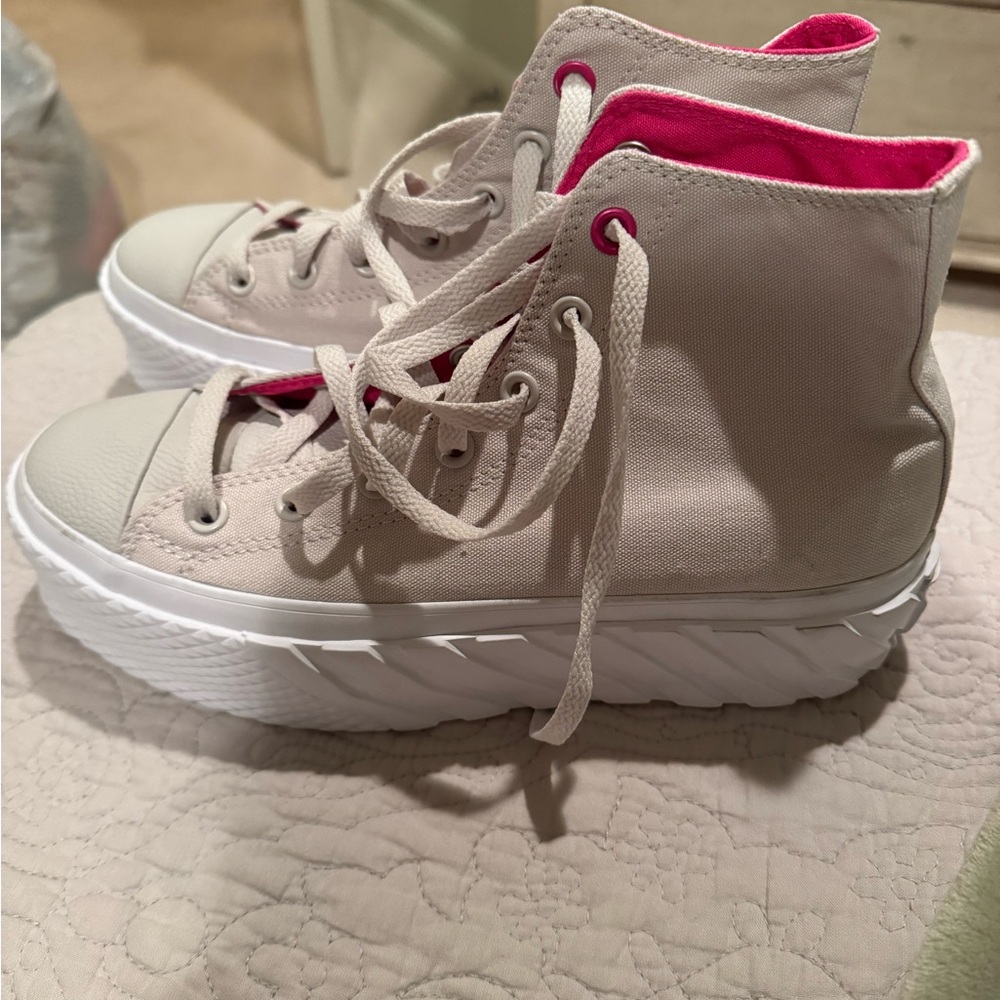 Stylish Women's High-Top Sneakers in Cream and Pink